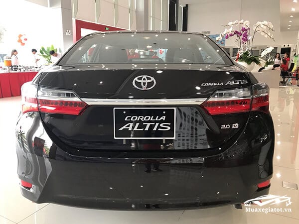 duoi-xe-toyota-corolla-altis-2-0-v-luxury-muaxegiatot-vn-2