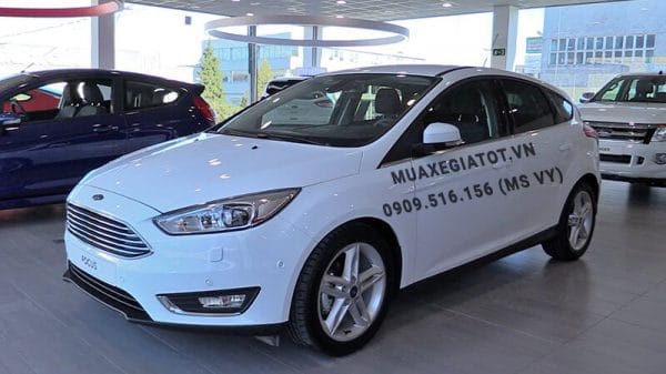 gia-xe-ford-focus-2019-muaxegiatot-vn