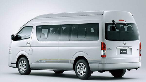 toyota-hiace-2019-duoi-xe