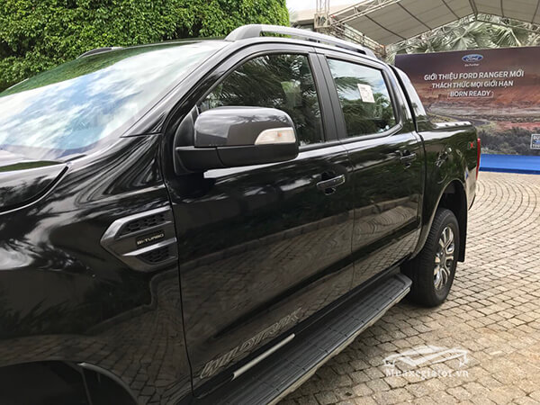 guong-chieu-hau-ford-ranger-wildtrak-2-0-bi-turbo-2018-2019-muaxegiatot-vn