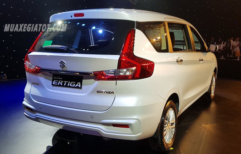 duoi-xe-suzuki-ertiga-2019-2020-muaxegiare-vn