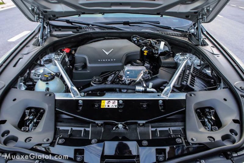 dong-co-xe-vinfast-lux-a20-sedan-2020-ban-thuong-mai-Xetot-com