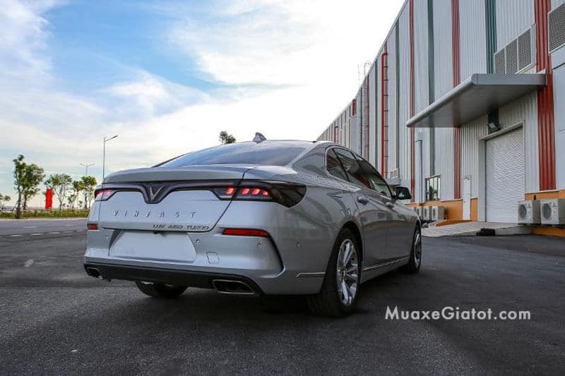 duoi-xe-vinfast-lux-a20-sedan-2020-ban-thuong-mai-Xetot-com