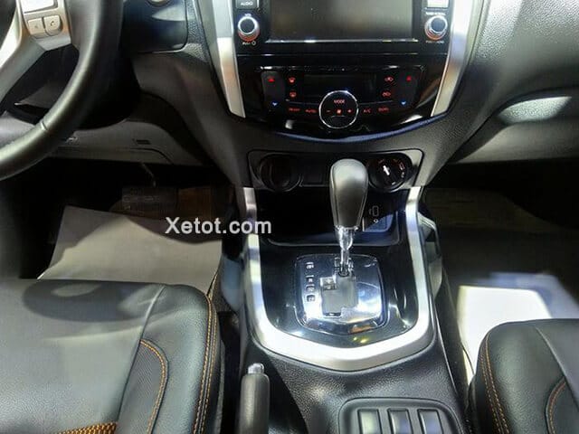 hop-so-xe-ban-tai-nissan-navara-black-edition-a-ivi-2025-ban-dac-biet-muaxegiare-com