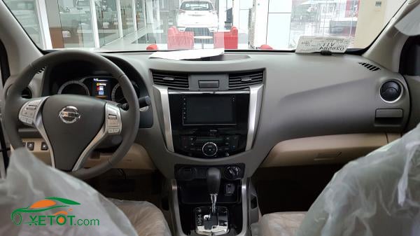noi-that-xe-nissan-Navara-VL-A-IVI-2021-muaxegiare-com