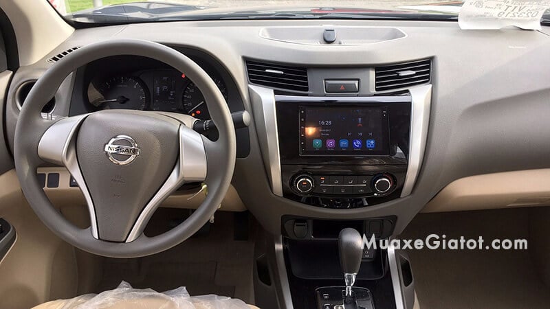 noi-that-xe-nissan-navara-2025-muaxegiare-com