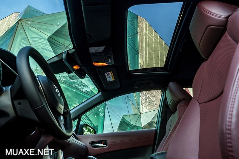 Cua-so-troi-Toyota-Corolla-Cross-2020-2021-1-8V-Muaxe-net-2