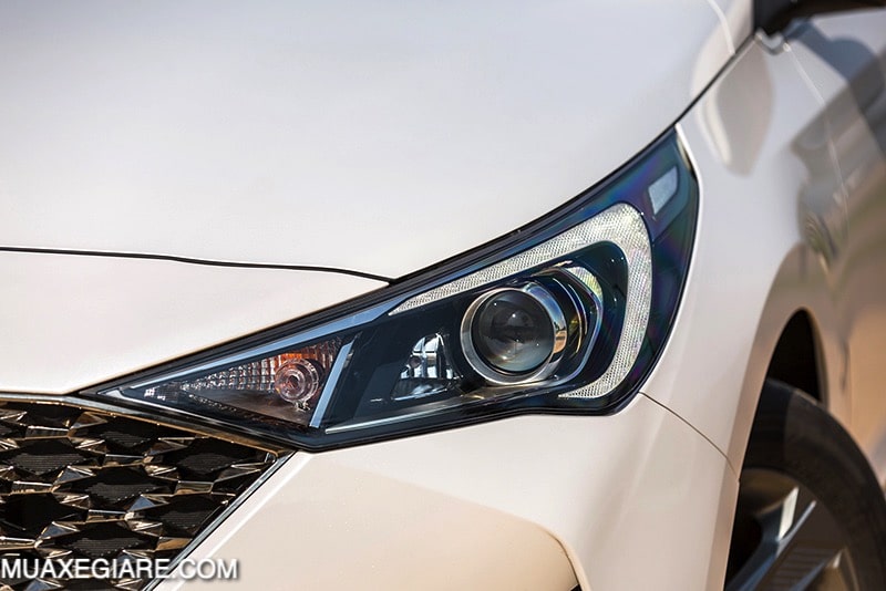 den-pha-xe-hyundai-accent-2021-muaxegiare-com-6
