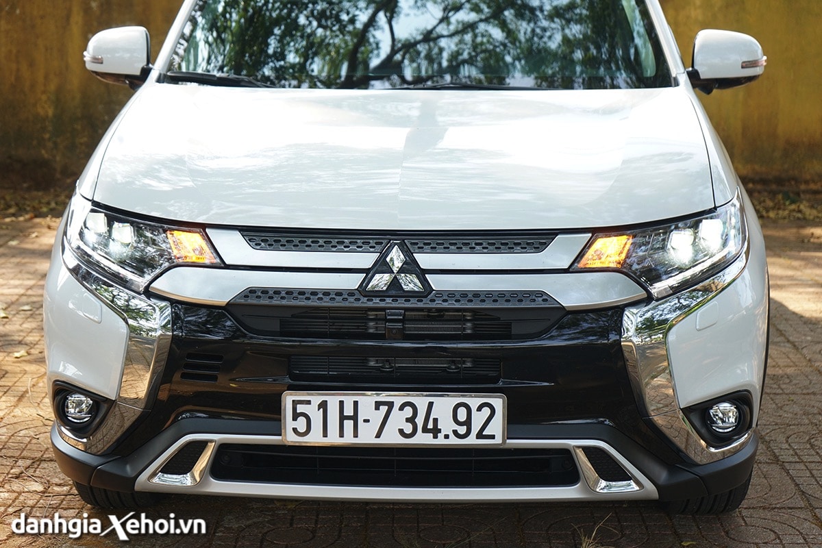 den-pha-xe-mitsubishi-outlander-2021-danhgiaxehoi-vn