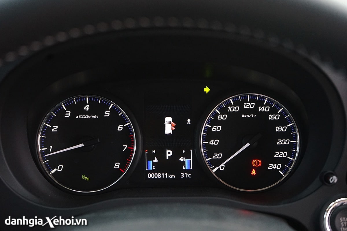 dong-ho-toc-do-mitsubishi-outlander-2021-danhgiaxehoi-vn