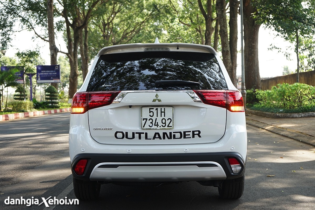 duoi-xe-mitsubishi-outlander-2021-danhgiaxehoi-vn
