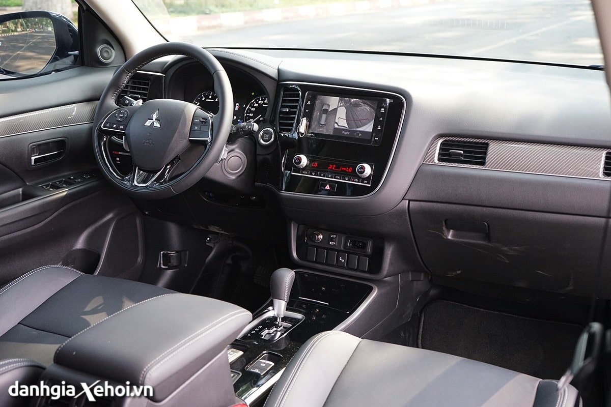 khoang-lai-tren-mitsubishi-outlander-2021-danhgiaxehoi-vn