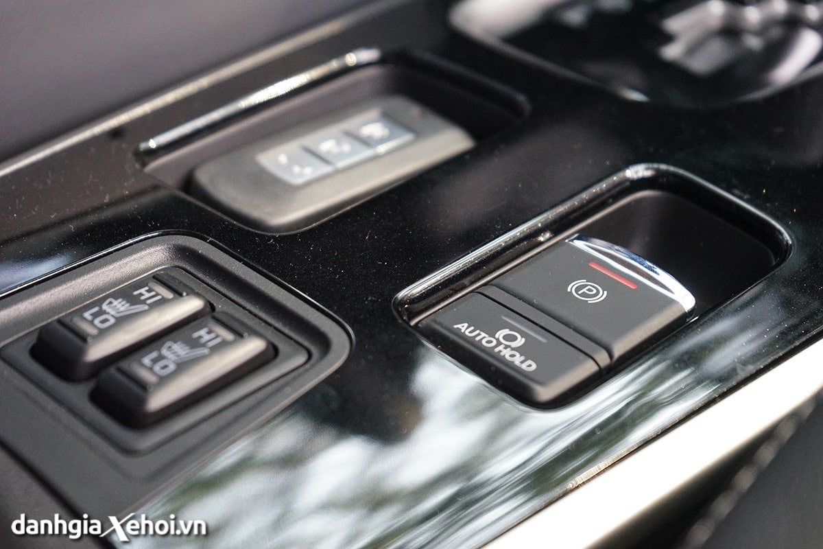 phanh-tay-dien-tu-mitsubishi-outlander-2021-danhgiaxehoi-vn