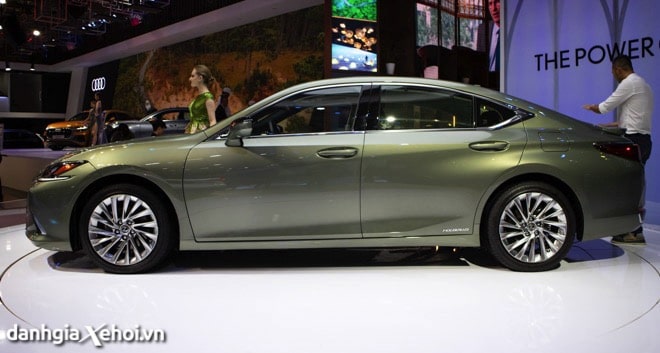 than-xe-lexus-es-300h-2021-danhgiaxehoi-vn-9