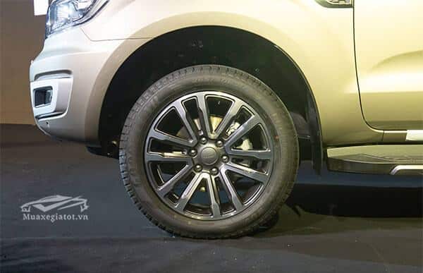 Ford Everest Titanium 2.0L AT 4×2 2025 giá lăn bánh, thông số, trả góp