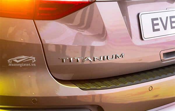 Ford Everest Titanium 2.0L AT 4×2 2025 giá lăn bánh, thông số, trả góp