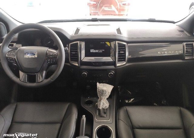 Ford Everest Titanium 2025 2.0L AT 4WD giá lăn bánh, thông số, trả góp